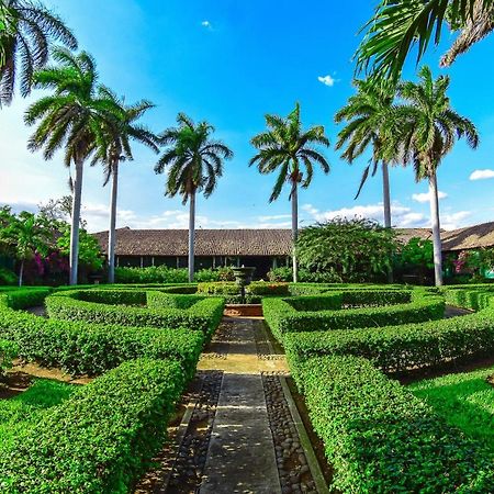Hotel El Convento Leon Nicaragua ภายนอก รูปภาพ