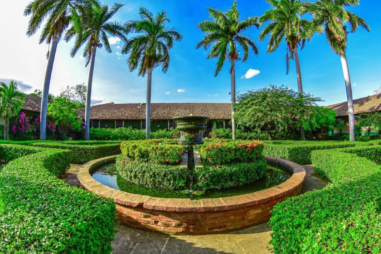 Hotel El Convento Leon Nicaragua ภายนอก รูปภาพ