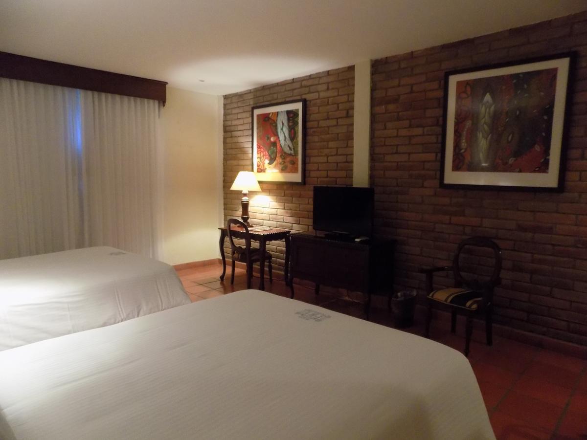 Hotel El Convento Leon Nicaragua ภายนอก รูปภาพ