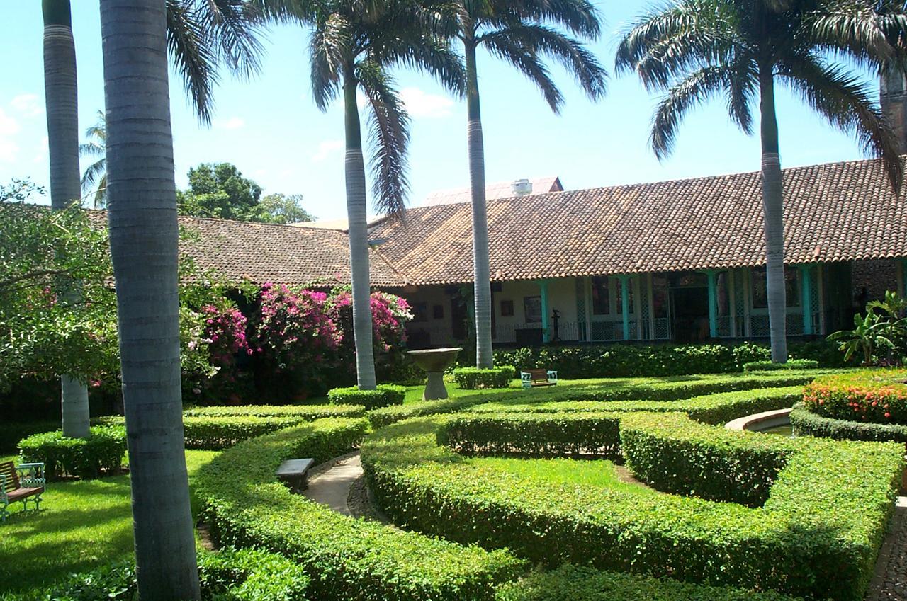 Hotel El Convento Leon Nicaragua ภายนอก รูปภาพ