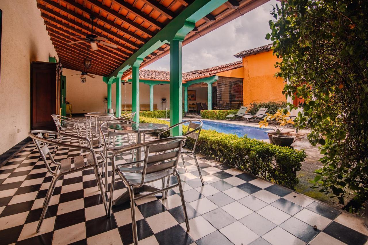 Hotel El Convento Leon Nicaragua ภายนอก รูปภาพ