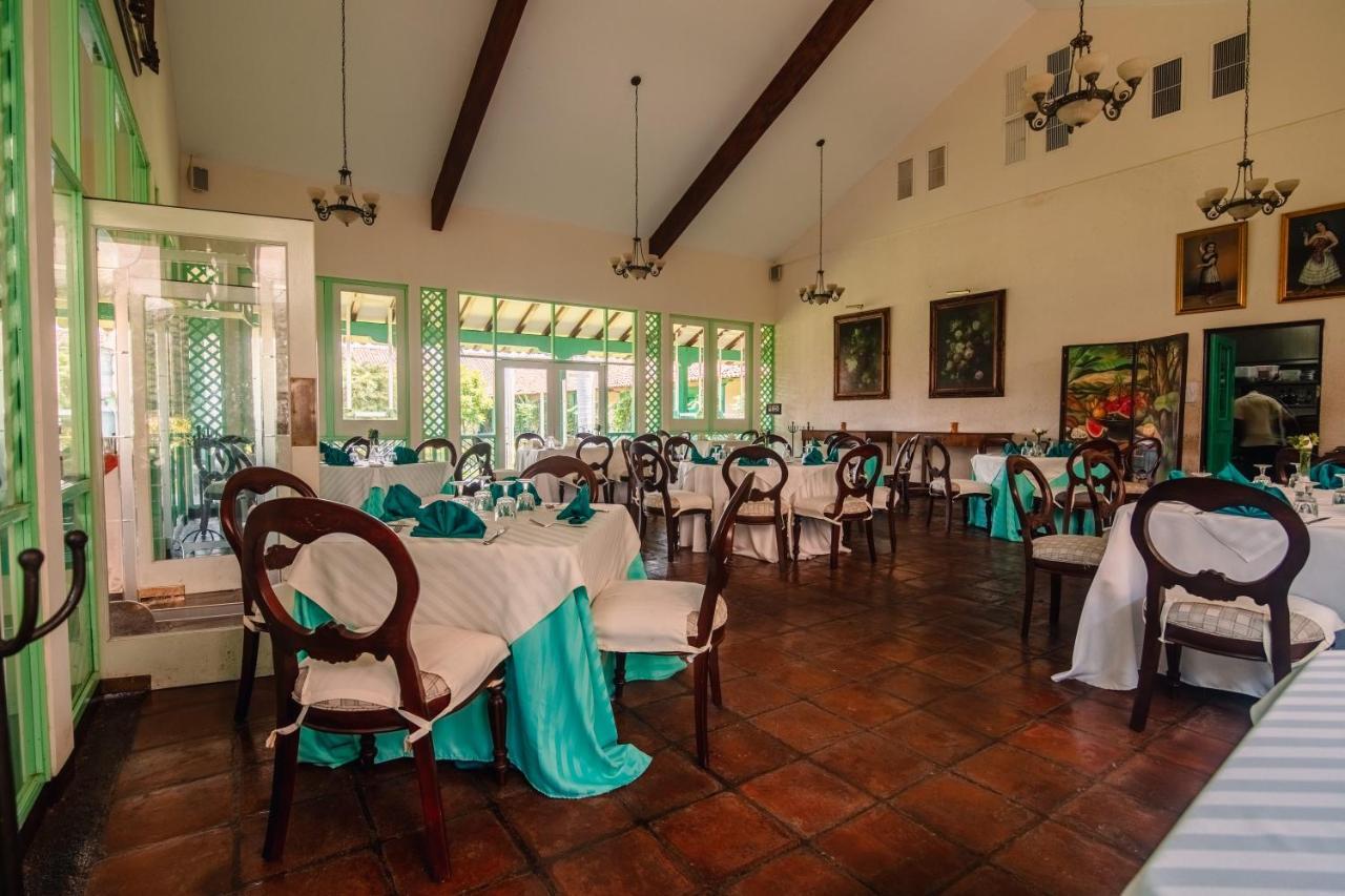 Hotel El Convento Leon Nicaragua ภายนอก รูปภาพ